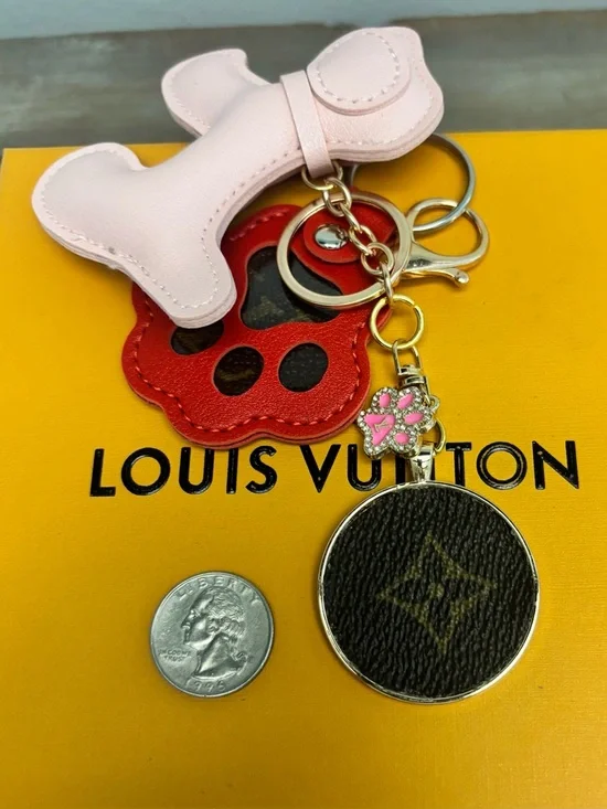Louis Vuitton Monogram Disc,
Pink Leather Dog/Paw Bag Charm, LV charm
6.5 in. - Picture 5 of 6